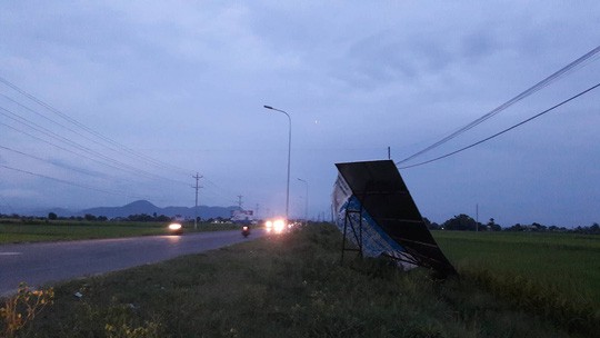Bão số 14 thành áp thấp nhiệt đới, người dân thở phào - Ảnh 12.