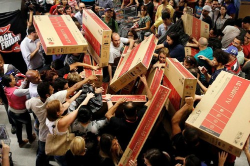 Chiêu trò bán TV trong dịp Black Friday của người Mỹ - Ảnh 1.