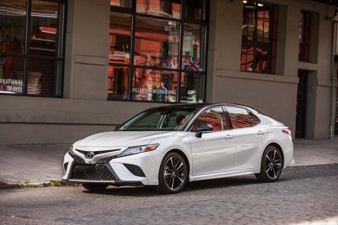 Camry 2018 rẻ bất ngờ, Toyota đồng loạt giảm giá ô tô vụ Tết