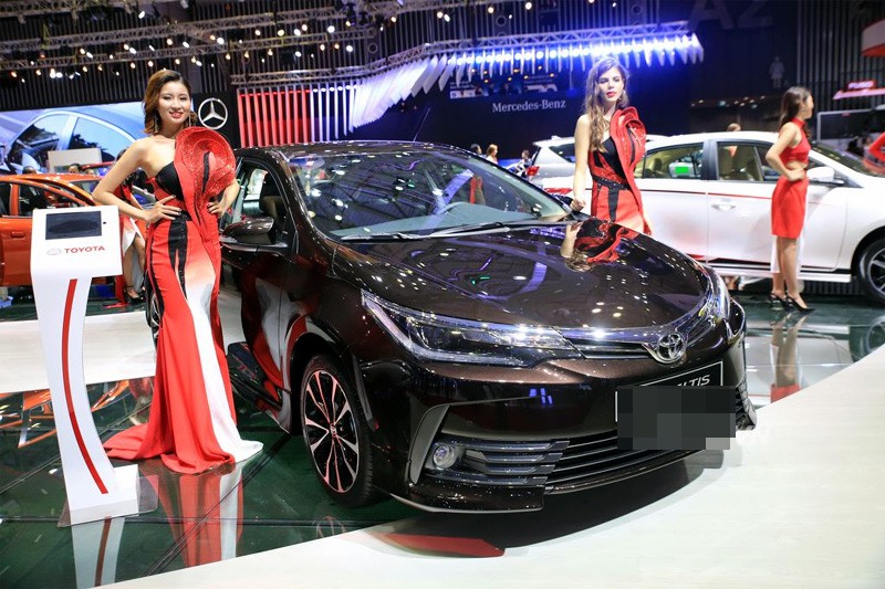 Ô tô giảm tiếp 200 triệu, nhanh tay vét hàng chơi tết