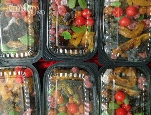 Tiểu thương tiết lộ sốc gi&aacute; b&aacute;nh, mứt dịp trước Tết  - Ảnh 2.