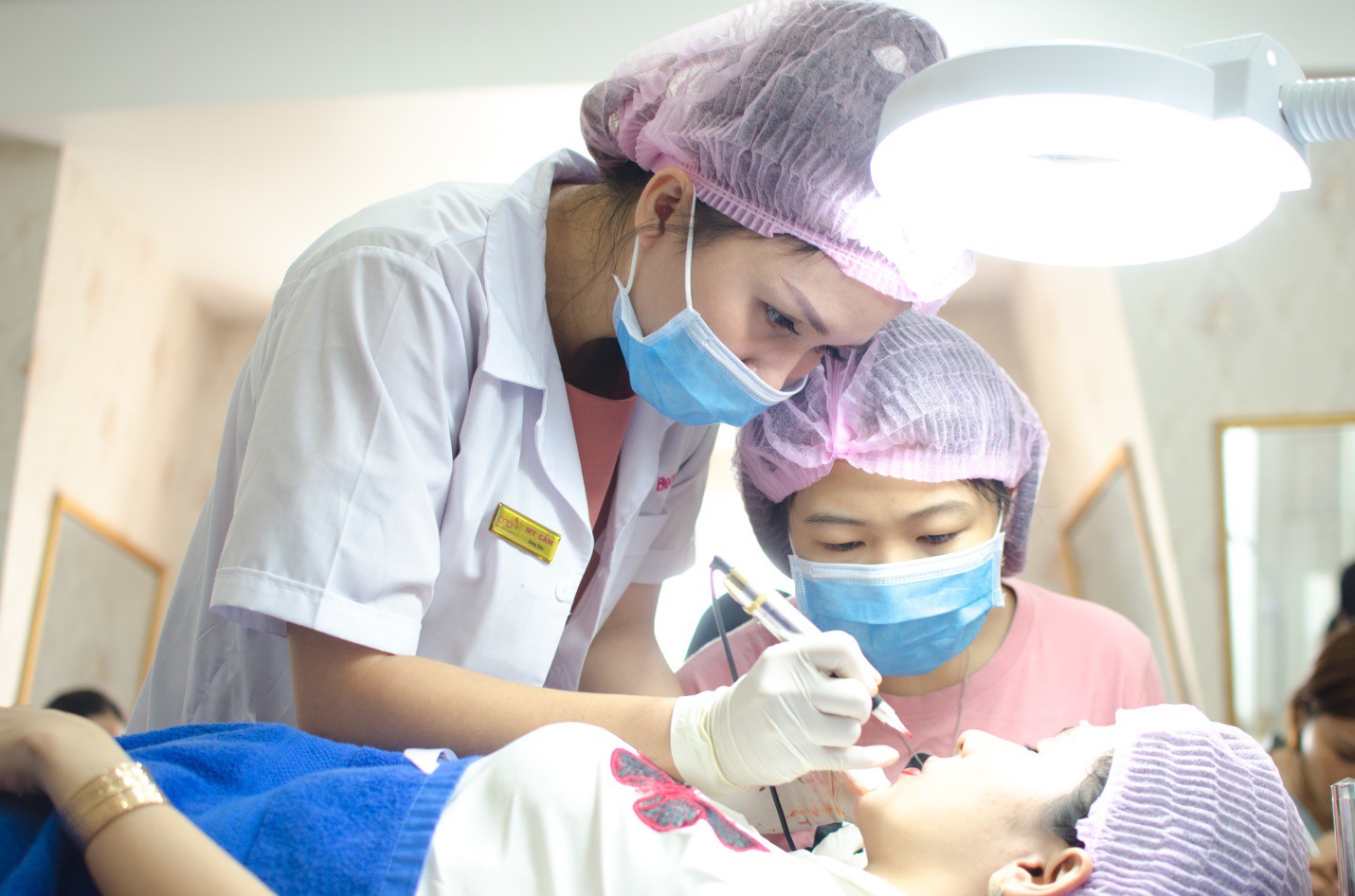 Đẩy mạnh đào tạo ngành thẩm mỹ và cơ hội cho phụ nữ Việt