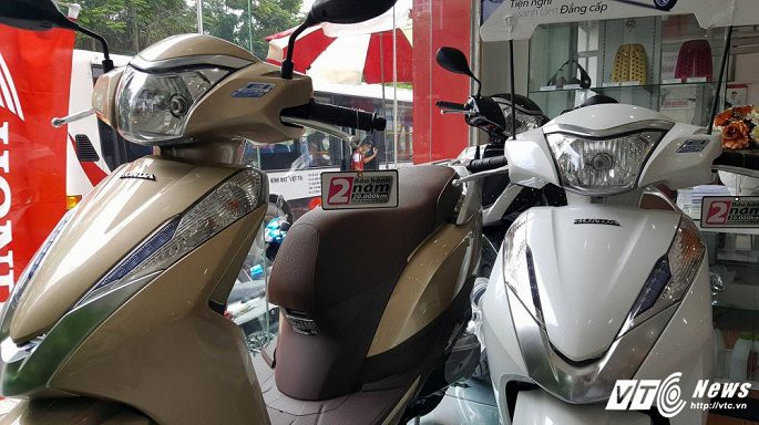 Xe m&aacute;y tăng v&ugrave; v&ugrave;, gi&aacute; Honda SH ch&ecirc;nh lệch h&agrave;ng chục triệu đồng - Ảnh 2.