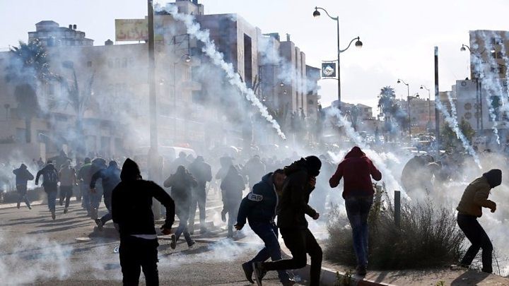 Vụ Jerusalem: Đạn lửa bùng cháy sau quyết định của ông Donald Trump - Ảnh 2.