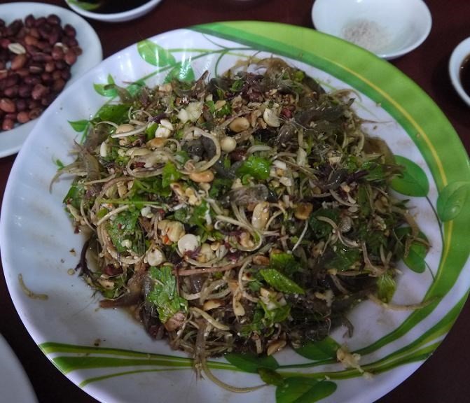 Gỏi tôm sống sông Đà ngon như Goong ten Thái Lan