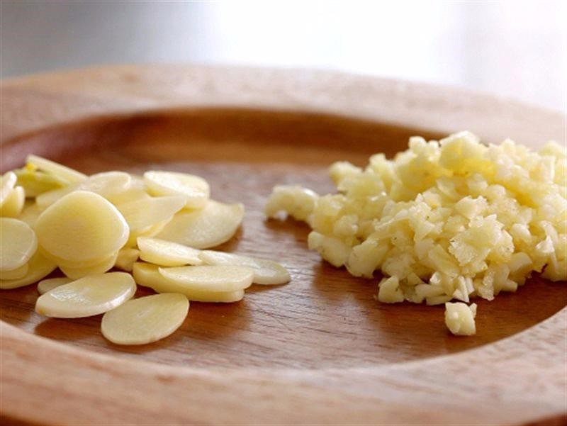 Những thực phẩm dễ gây bệnh vì chế biến sai cách. - Ảnh 2.