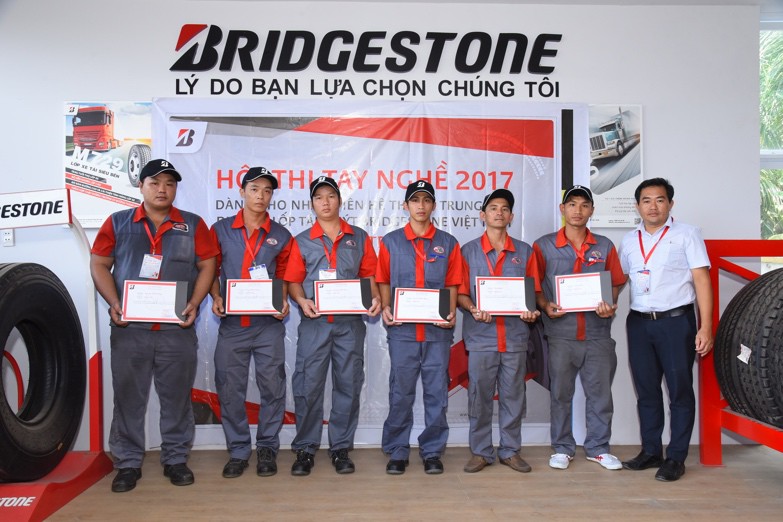 Bridgestone tổ chức Hội thi tay nghề dành cho kỹ thuật viên lốp xe tải, buýt