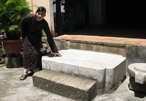 Phiến đ&aacute; o&aacute;n hờn ở ch&ugrave;a Thập Th&aacute;p - Ảnh 1.