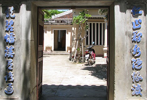 Phiến đ&aacute; o&aacute;n hờn ở ch&ugrave;a Thập Th&aacute;p - Ảnh 2.