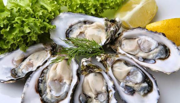 Hàu sống: Món khoái khẩu nhưng nguy hiểm
