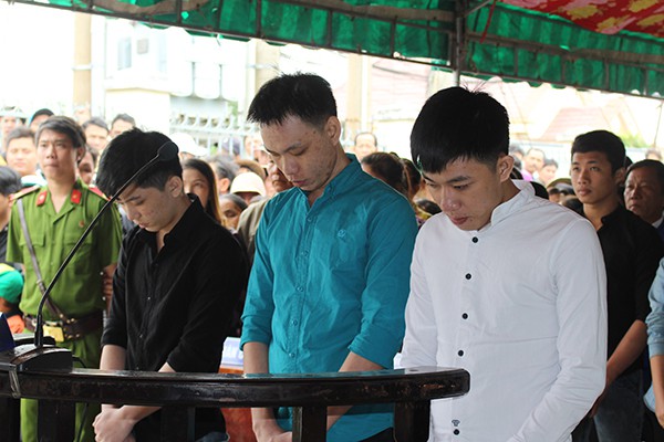 Vì tiếng nẹt pô, chú chết, cháu đi tù