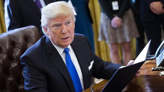 Tòa án liên tiếp chặn sắc lệnh của ông Trump - Ảnh 1.