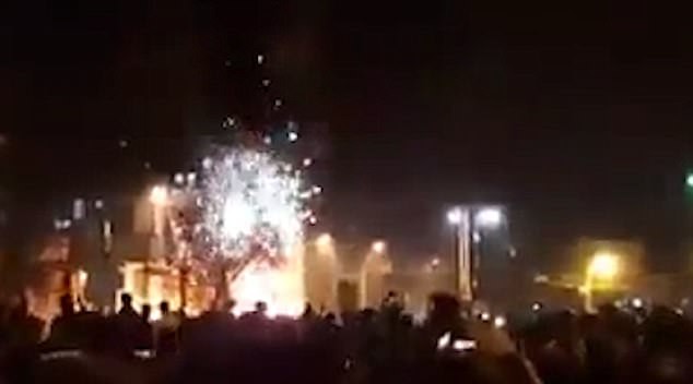 Iran: Cảnh s&aacute;t bắn chết 2 người biểu t&igrave;nh - Ảnh 1.