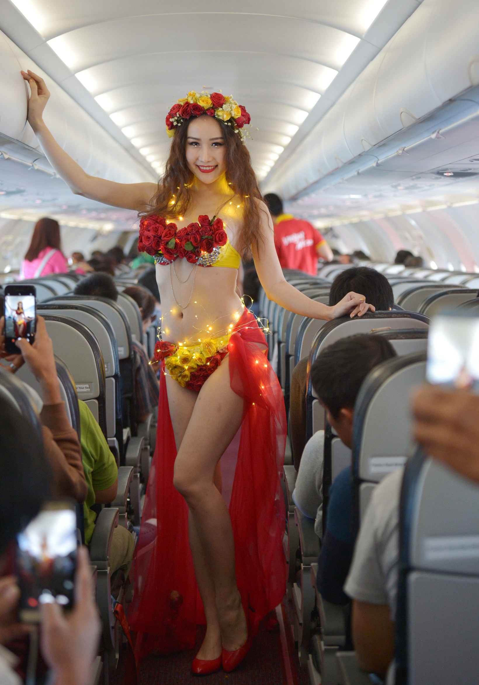 Vietjet tung 2 triệu vé 0 đồng bay nội địa và quốc tế - Ảnh 2.