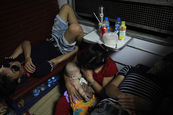 Có những khi, hành khách mang theo trẻ nhỏ quấy khóc làm ảnh hưởng đến không gian xung quanh