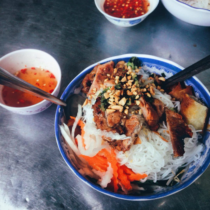 B&aacute;t b&aacute;nh canh hơn 200.000 đồng huyền thoại ở S&agrave;i G&ograve;n - Ảnh 12.