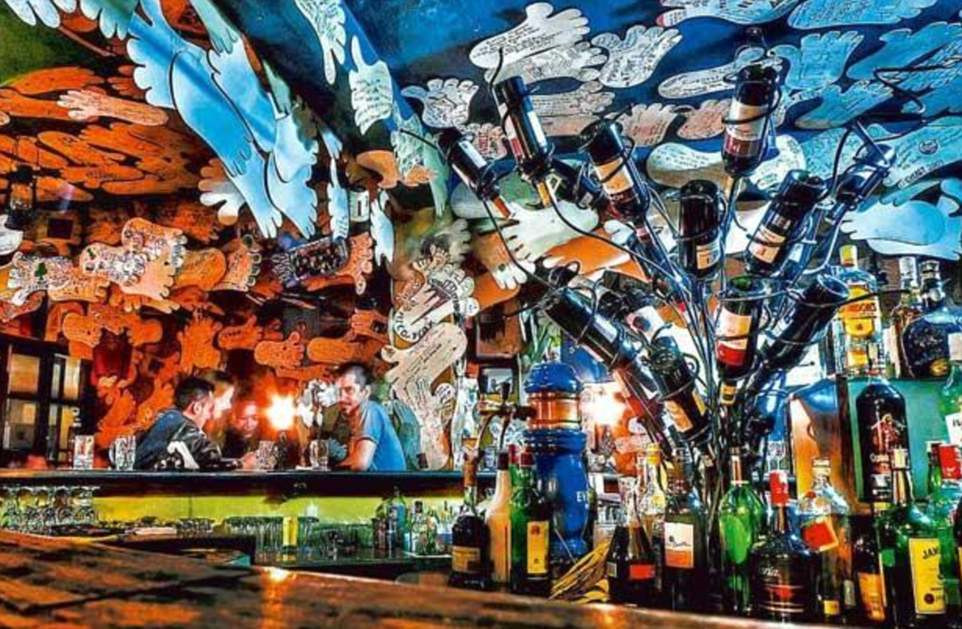 Những qu&aacute;n bar khiến kh&aacute;ch say cả khi chưa uống - Ảnh 12.