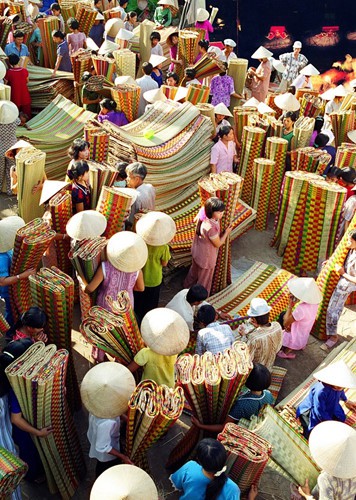 Những khu chợ chỉ b&aacute;n một mặt h&agrave;ng ở Việt Nam - Ảnh 17.