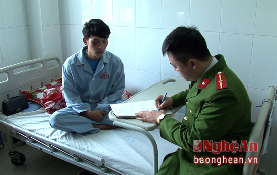 Em Đặng Trọng Đại tại bệnh viện Đa khoa Nghệ An