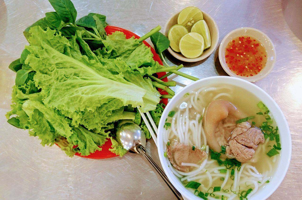 Bữa sáng với bánh canh giò heo