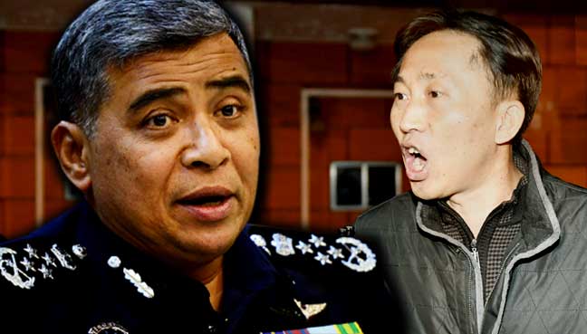 
Tổng thanh tra cảnh s&aacute;t Malaysia Khalid Abu Bakar (tr&aacute;i) v&agrave; &ocirc;ng Ri Jong-chol. Ảnh: FREE MALAYSIA TODAY
