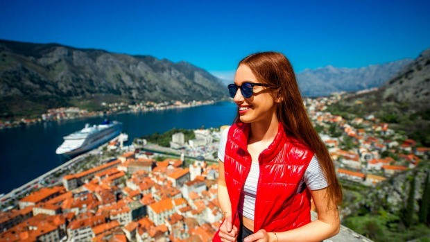 Bạn nên ăn mặc sao cho lịch sự và phù hợp với điểm du lịch. Ảnh: 123rf.