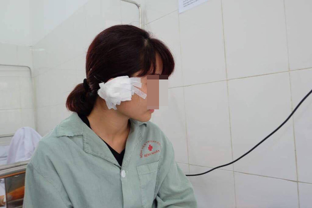 
Phụ huynh v&agrave;o tận nơi dạy... cắn tai
