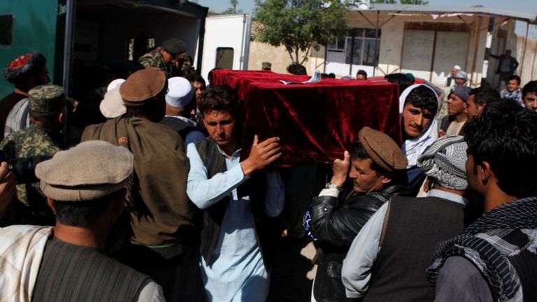 Afghanistan: Binh sĩ bị Taliban thảm sát, Bộ trưởng Quốc phòng từ chức