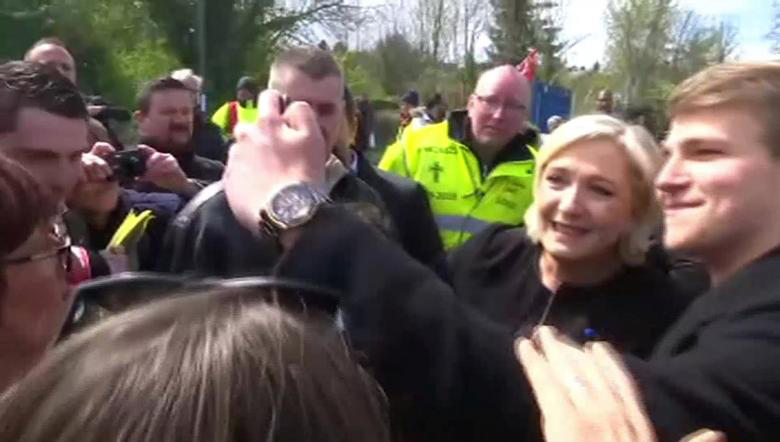Pháp: Bà Le Pen phục kích ông Macron - Ảnh 2.