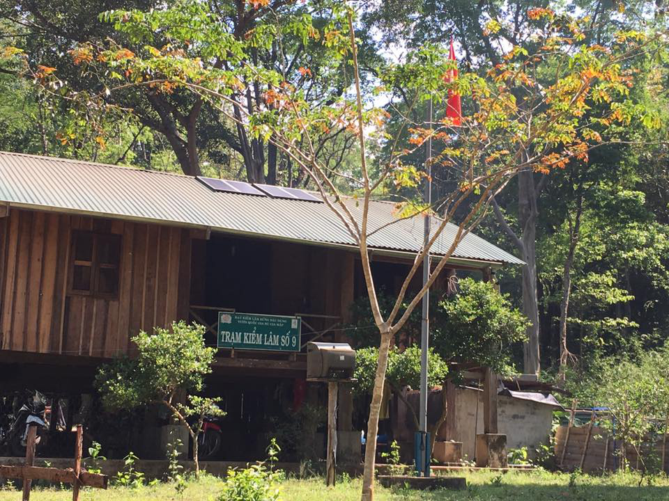 Trạm kiểm l&acirc;m số 9 nằm s&acirc;u trong rừng nguy&ecirc;n sinh