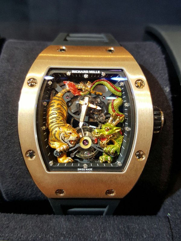 
Chiếc đồng hồ Richard Mille phi&ecirc;n bản v&agrave;ng hồng của đại gia Minh Nhựa
