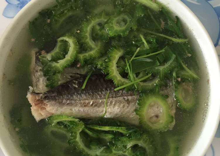 Ngon, ngọt c&aacute; chuồn nấu canh khổ qua - Ảnh 3.