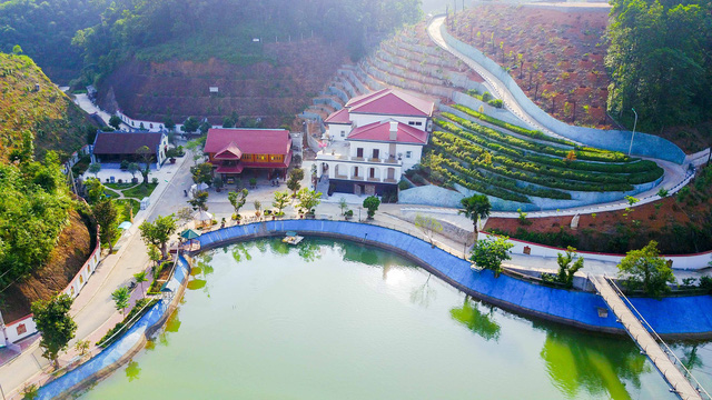 "Ngắm" khu dinh thự “siêu khủng” của vợ Giám đốc Sở ở Yên Bái