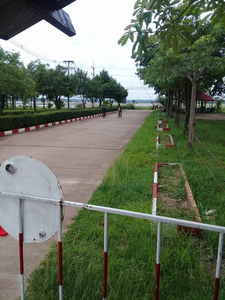 Hai anh em đạp xe 5 tiếng để thăm cha trong t&ugrave; - Ảnh 3.