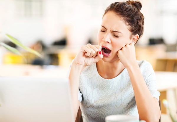 Những th&oacute;i quen l&agrave;m tổn thương nặng nề đến l&agrave;n da - Ảnh 3.