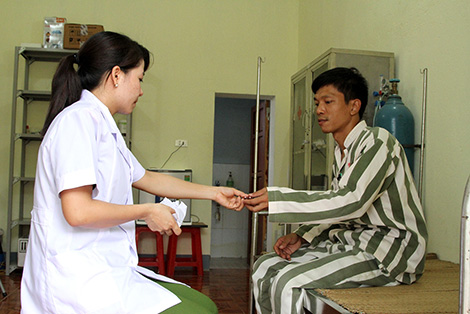 T&acirc;m sự của b&aacute;c sĩ ở trại giam c&oacute; s&aacute;t thủ v&agrave; c&aacute;c &ocirc;ng tr&ugrave;m! - Ảnh 3.