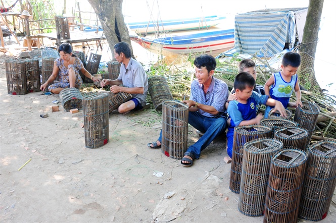 Cận cảnh săn, bắt, h&aacute;i, lượm  m&ugrave;a nước nổi - Ảnh 3.