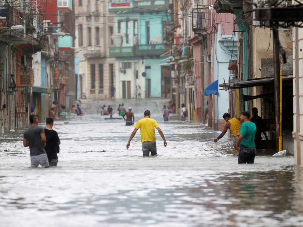 Bão Irma đã đến Mỹ, sóng cao 6 m vẫn ập vào Cuba - Ảnh 3.