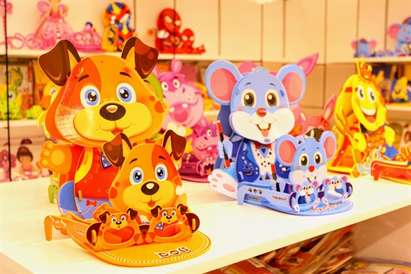 Tẩy chay hàng Tàu, phụ huynh mua lồng đèn tư duy cho con - Ảnh 3.