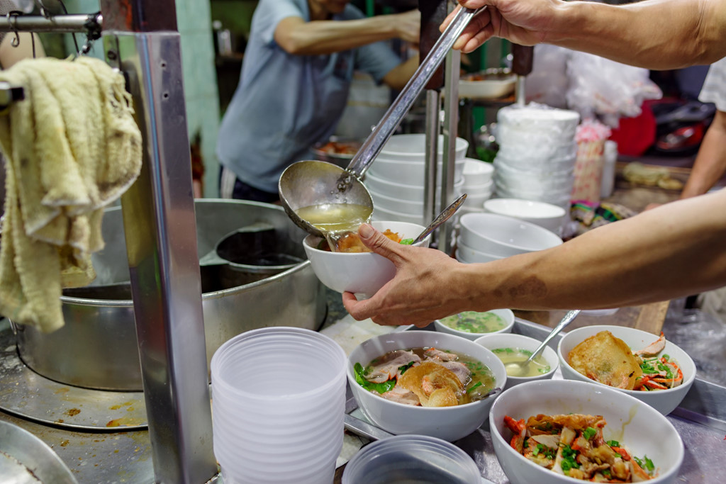 Tiệm mì 70 năm của người Hoa giữa lòng Sài Gòn - Ảnh 3.