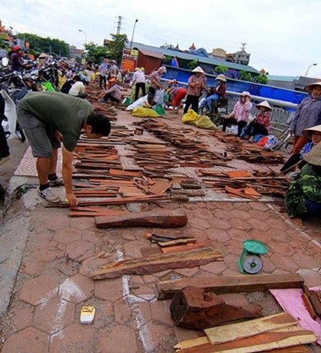 Những khu chợ chỉ b&aacute;n một mặt h&agrave;ng ở Việt Nam - Ảnh 3.