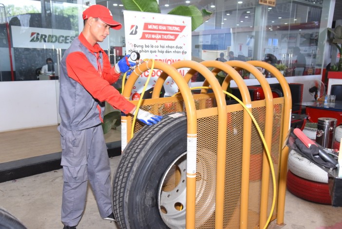 Bridgestone tổ chức Hội thi tay nghề dành cho kỹ thuật viên lốp xe tải, buýt - Ảnh 4.
