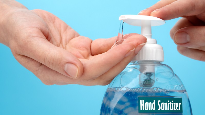 Đừng d&ugrave;ng thường xuy&ecirc;n nước rửa tay diệt khuẩn - Ảnh 3.
