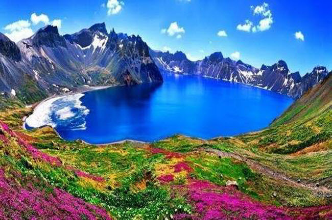 Điêu đứng trước vẻ đẹp 10 hồ núi lửa đẹp ngất ngây