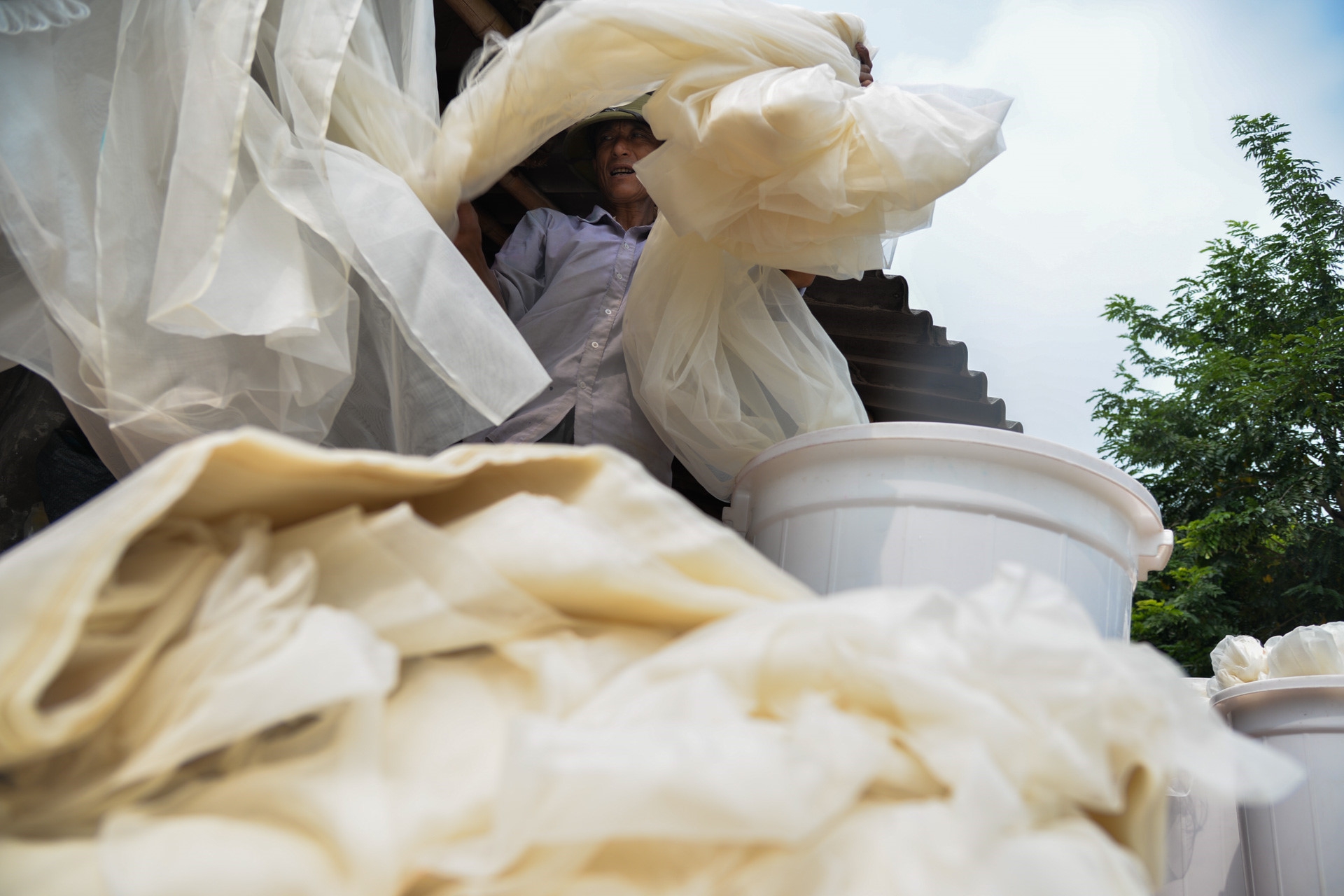 Gặp người l&agrave;ng lụa - nơi Khaisilk tuy&ecirc;n bố nhập h&agrave;ng - Ảnh 29.
