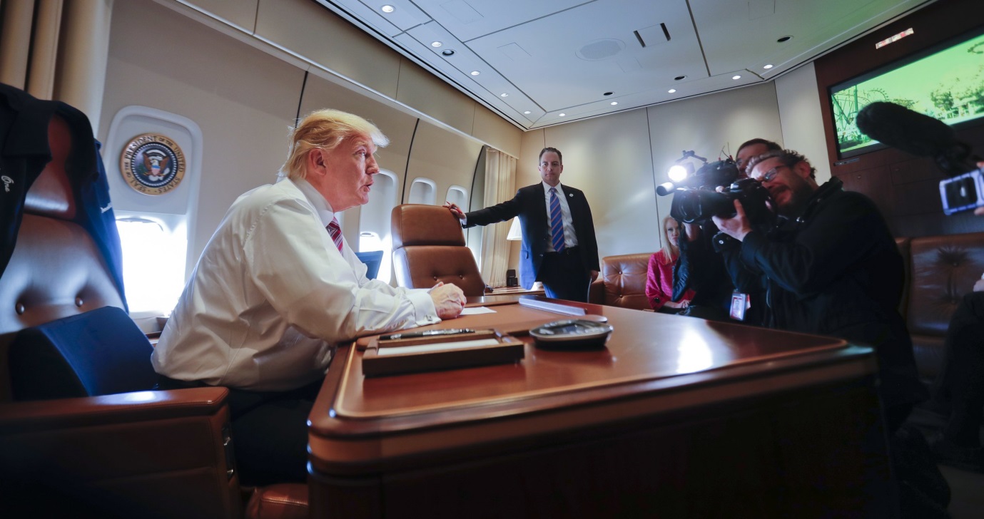 Tổng thống Donald Trump không tiếc lời khen Air Force One