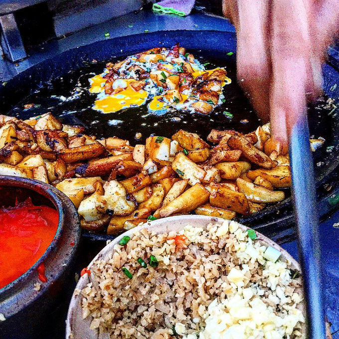 B&aacute;t b&aacute;nh canh hơn 200.000 đồng huyền thoại ở S&agrave;i G&ograve;n - Ảnh 4.