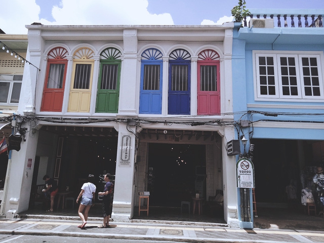 Kh&aacute;m ph&aacute; phố cổ trăm năm ở Phuket - Ảnh 4.