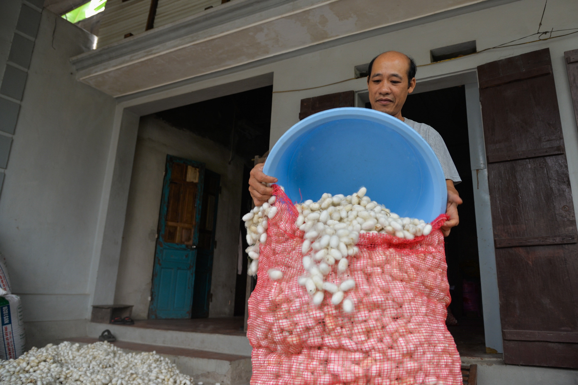 Gặp người l&agrave;ng lụa - nơi Khaisilk tuy&ecirc;n bố nhập h&agrave;ng - Ảnh 4.