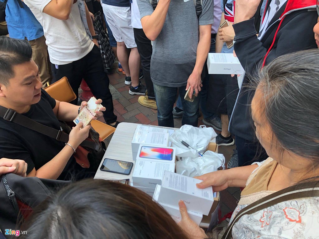iPhone X đóng thùng xốp, bán như cá ở Hong Kong - Ảnh 4.